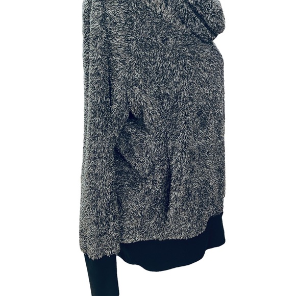 Te Verde Grey Cowl Neck Fleece Eyelash
Pullover Sweater Size M - Picture 11 of 16